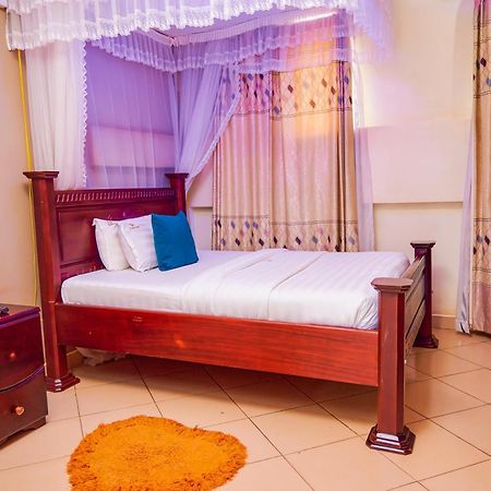 Twin Towers Hotel Kampala Eksteriør billede