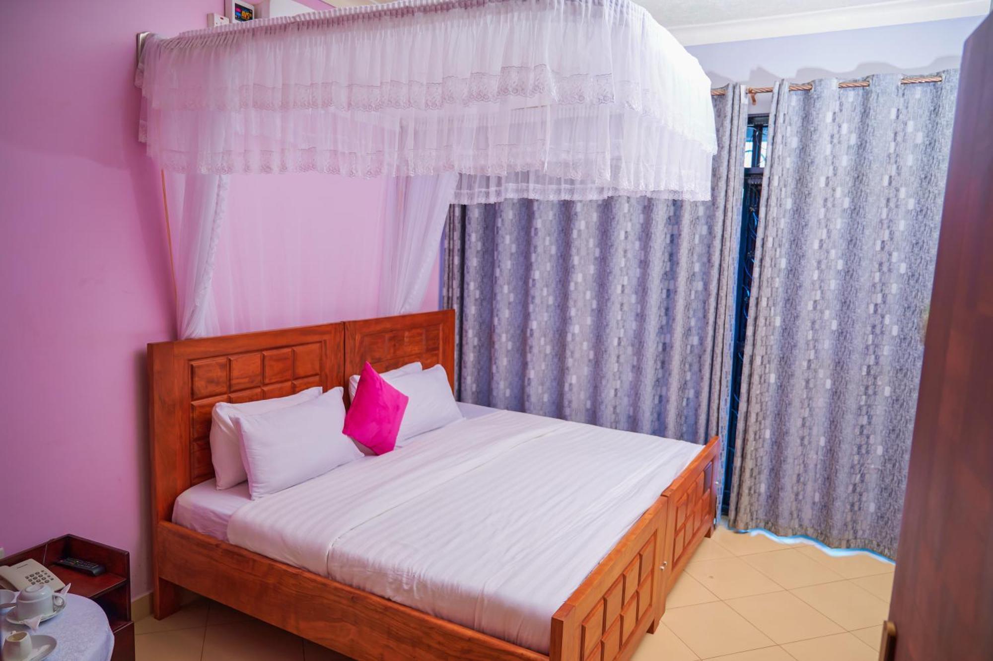 Twin Towers Hotel Kampala Eksteriør billede