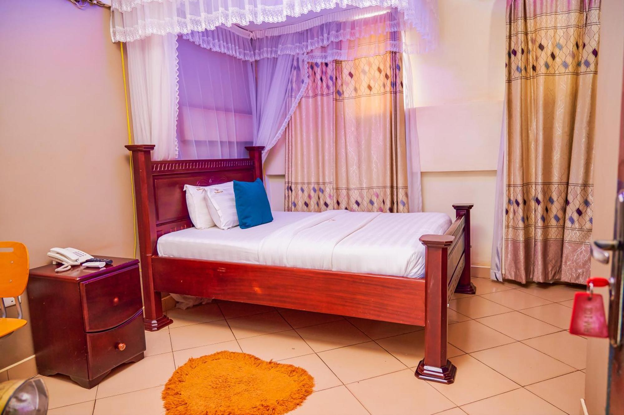 Twin Towers Hotel Kampala Eksteriør billede